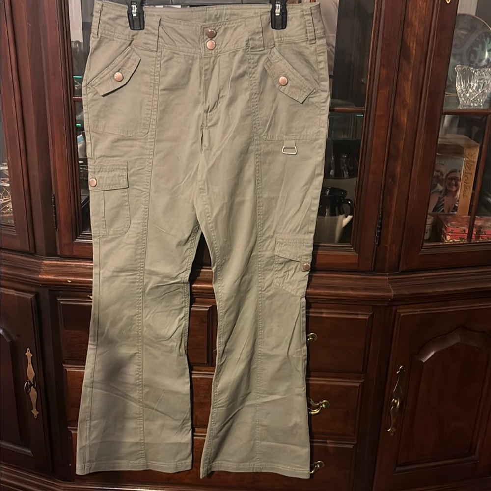 RSQ new size 30 Women's Boot Cut cargo pocket khakis - Olive green